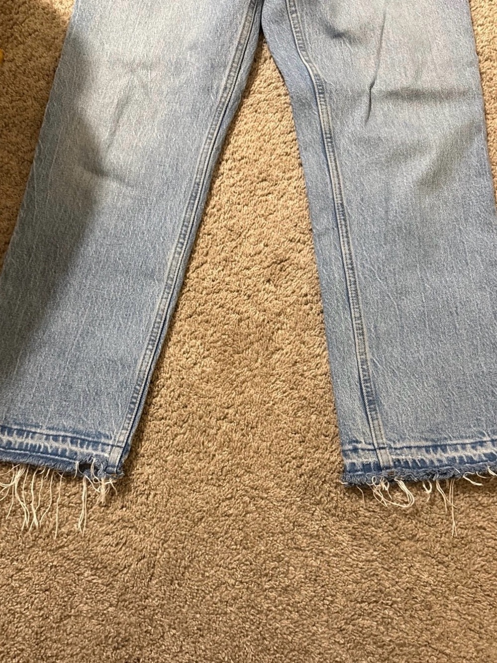 Light washed Abercrombie jeans - Picture 2 of 4